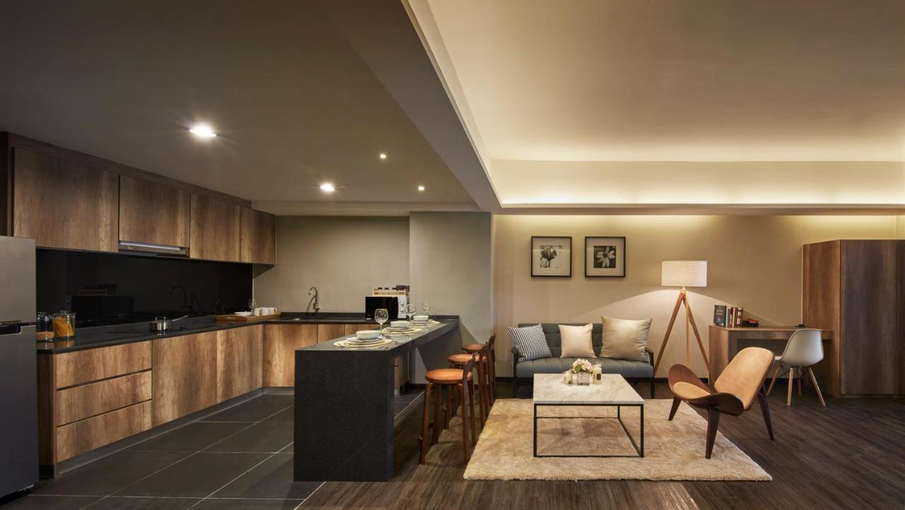 Tropics Eight Suites George Town Dış mekan fotoğraf