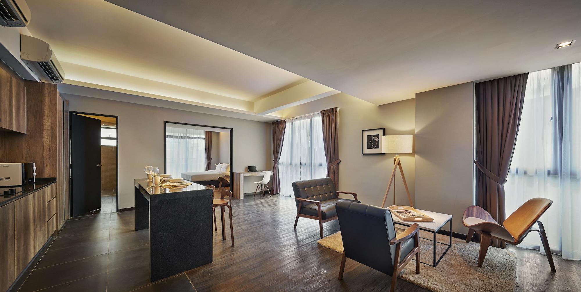 Tropics Eight Suites George Town Dış mekan fotoğraf