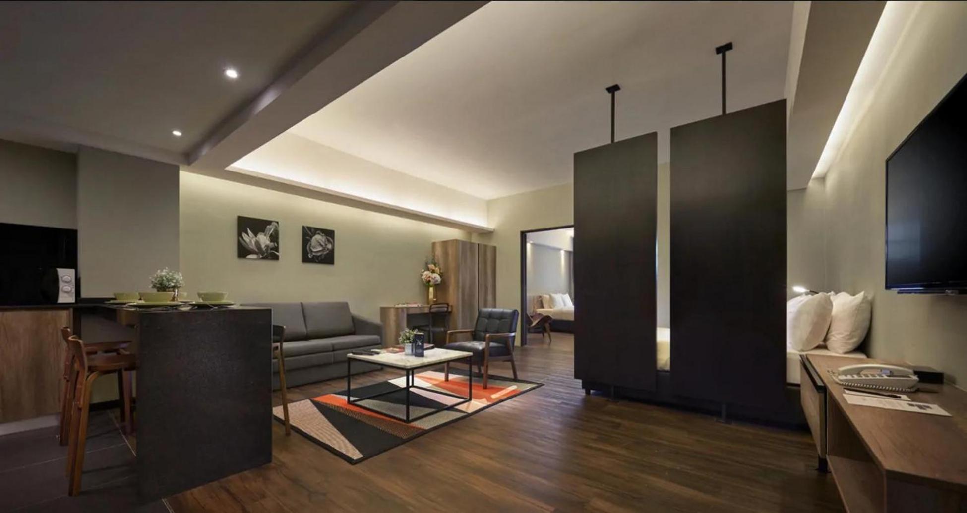 Tropics Eight Suites George Town Dış mekan fotoğraf