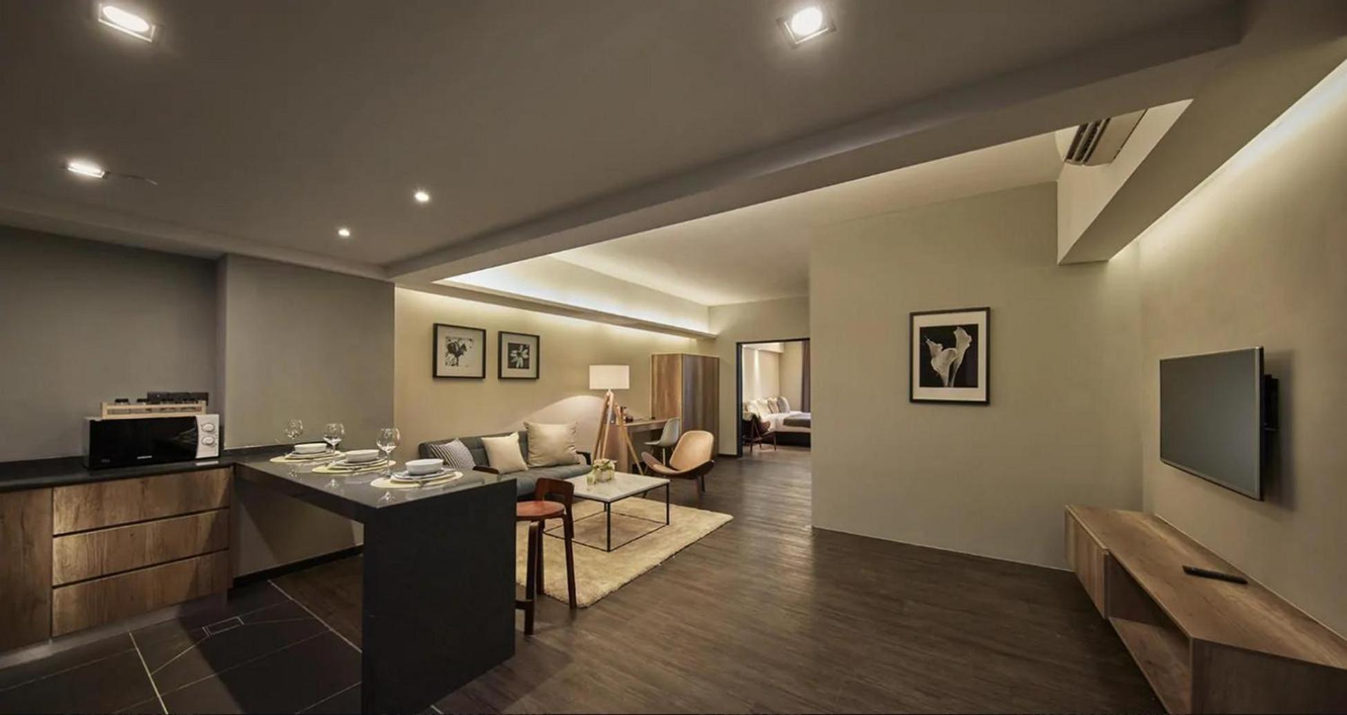 Tropics Eight Suites George Town Dış mekan fotoğraf