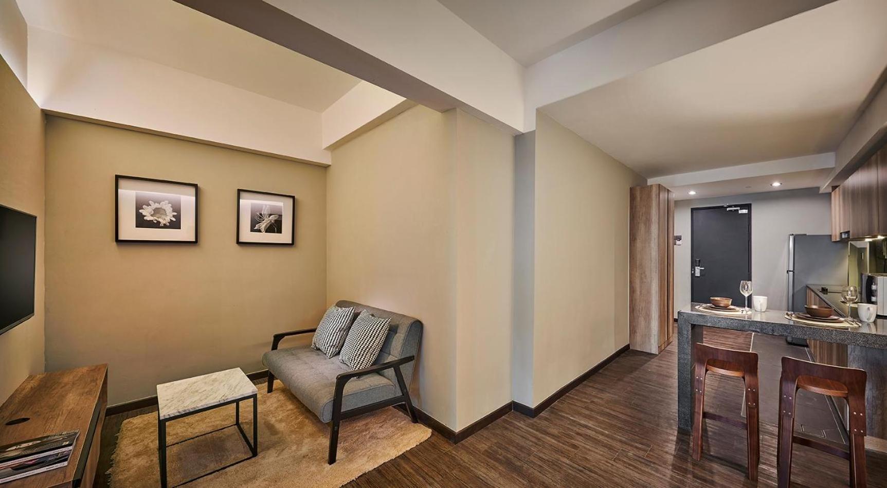 Tropics Eight Suites George Town Dış mekan fotoğraf