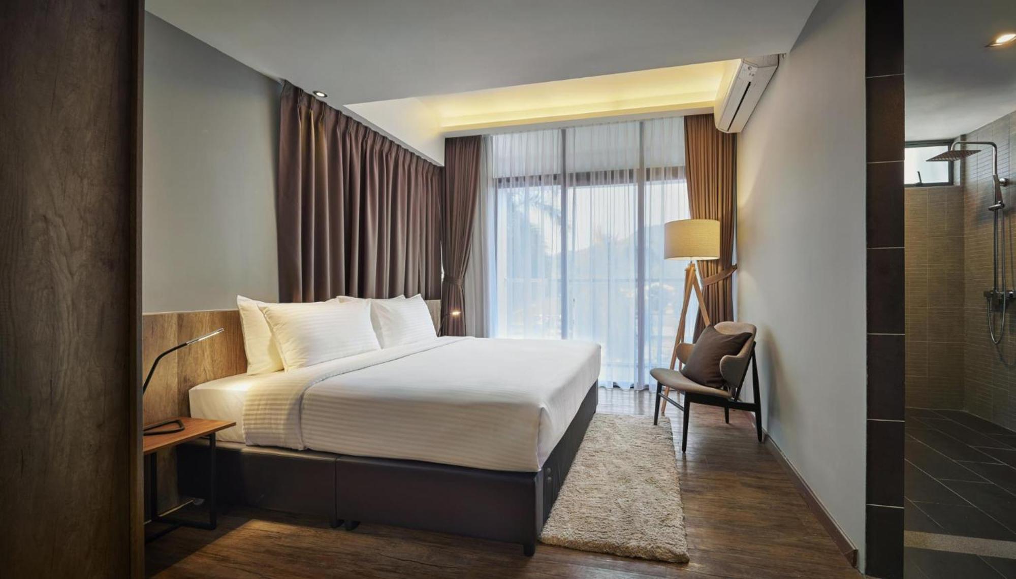 Tropics Eight Suites George Town Dış mekan fotoğraf