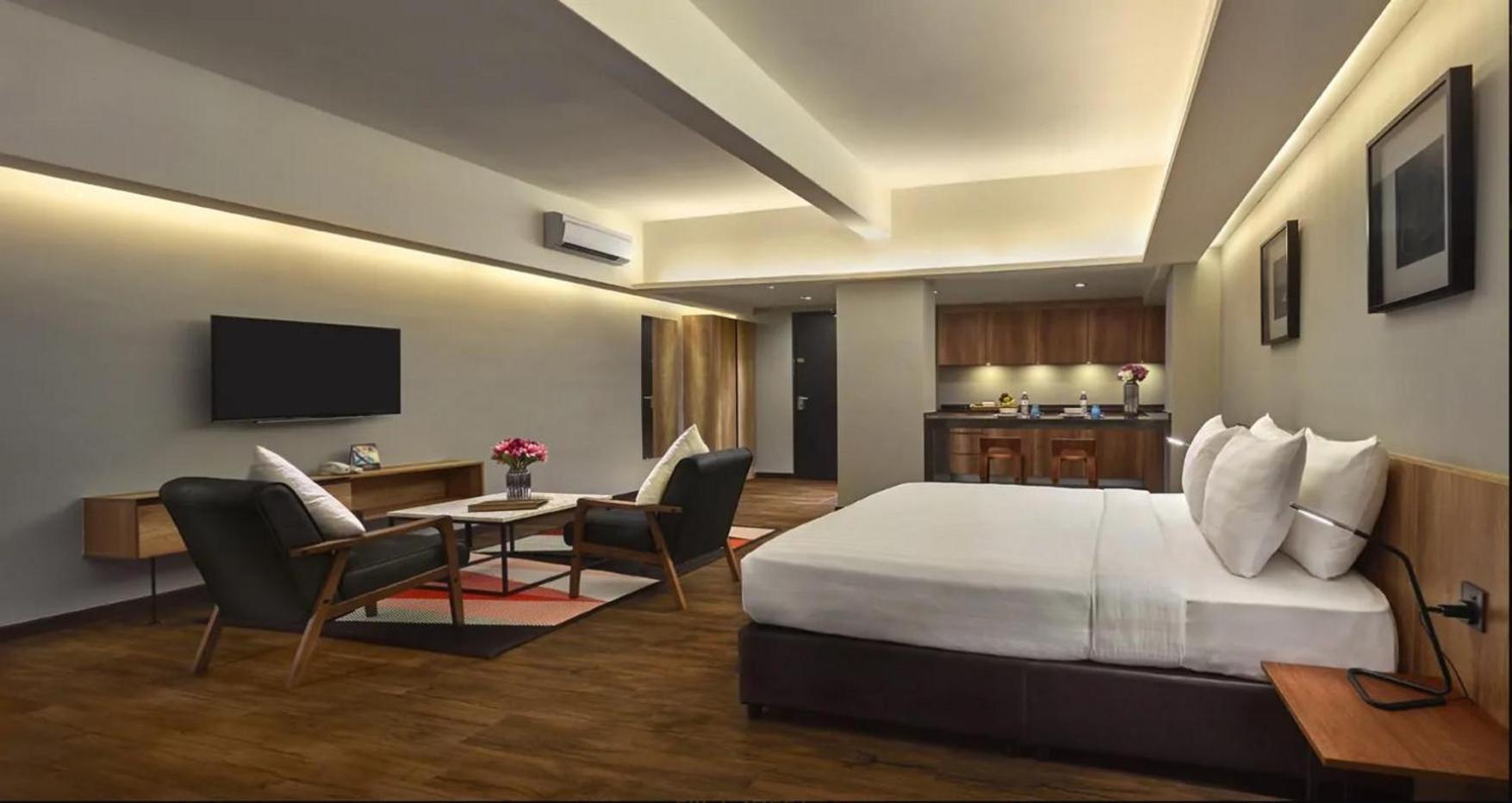 Tropics Eight Suites George Town Dış mekan fotoğraf