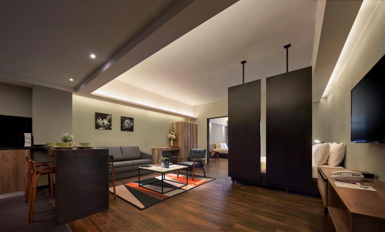 Tropics Eight Suites George Town Dış mekan fotoğraf