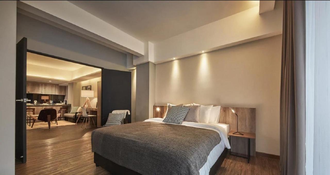 Tropics Eight Suites George Town Dış mekan fotoğraf